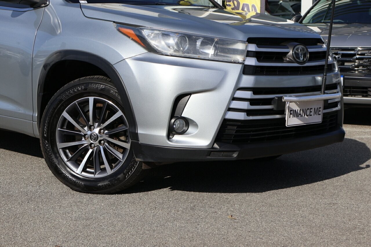 Toyota Kluger image 2