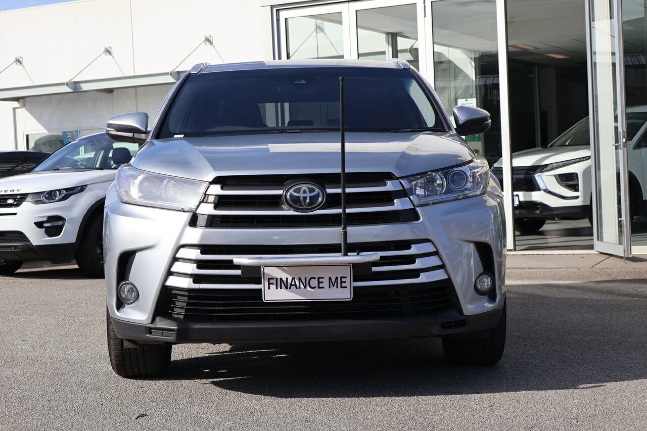 Toyota Kluger image 3