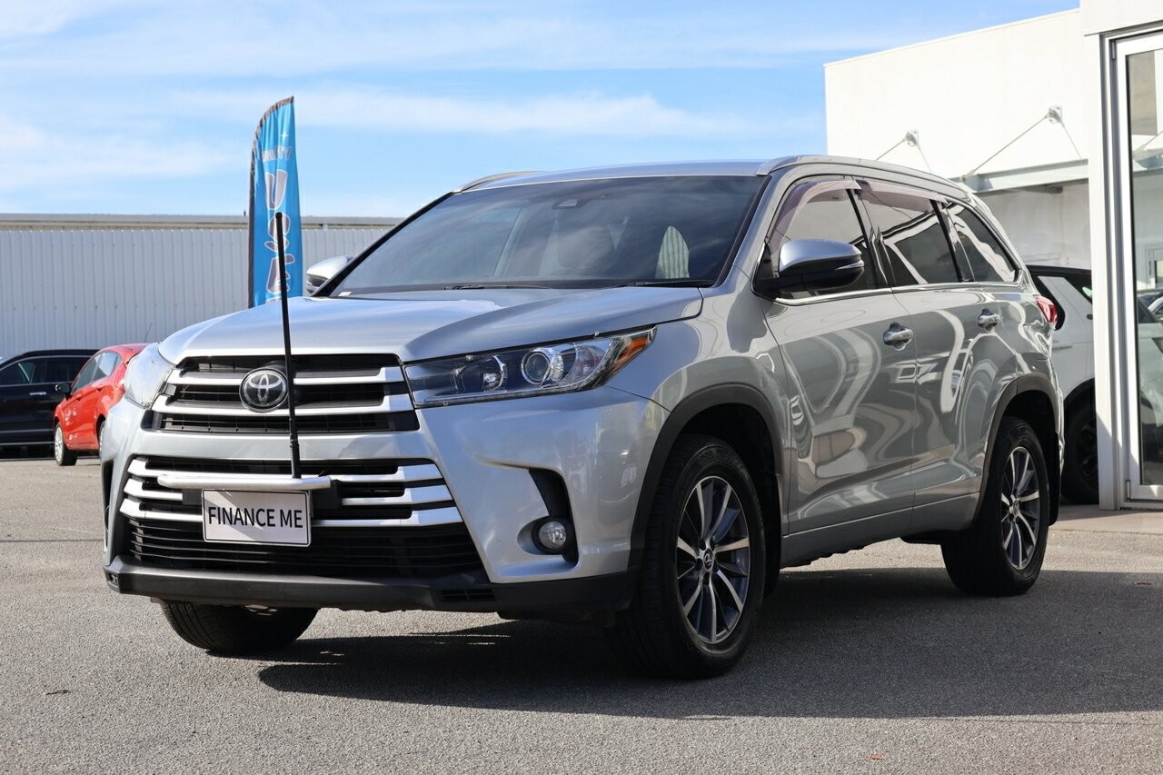 Toyota Kluger image 4