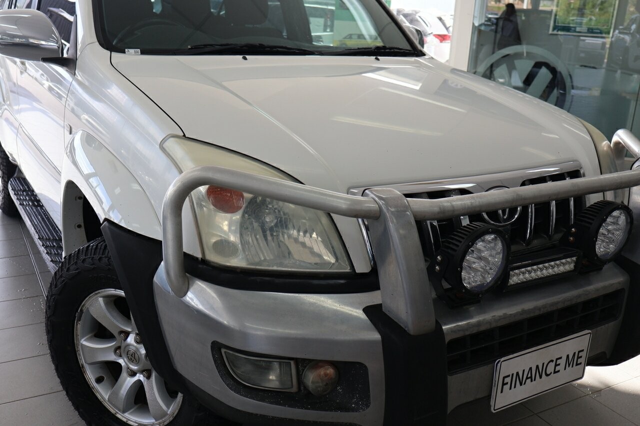 Toyota Landcruiser Prado image 2