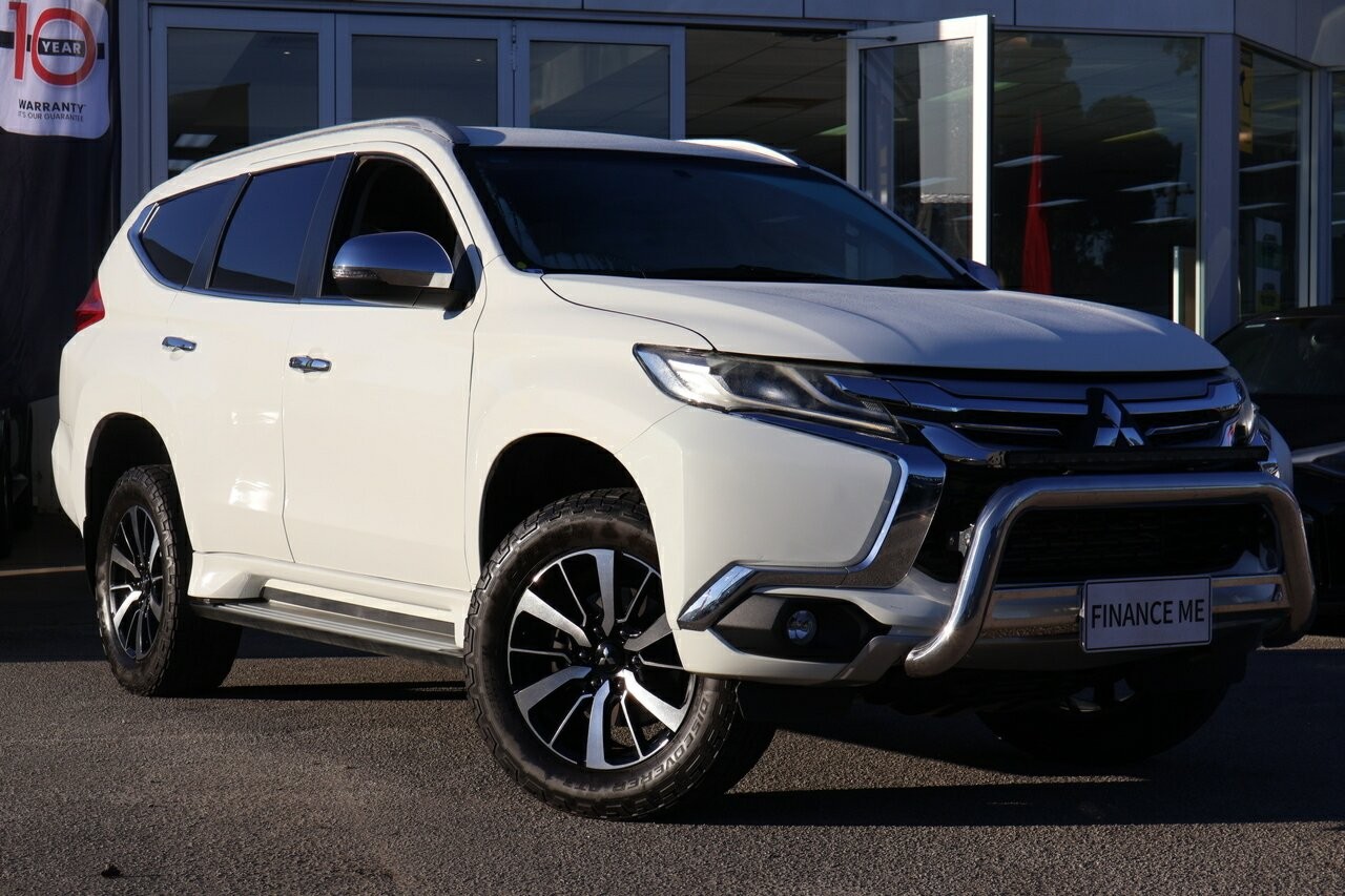 Mitsubishi Pajero Sport image 1