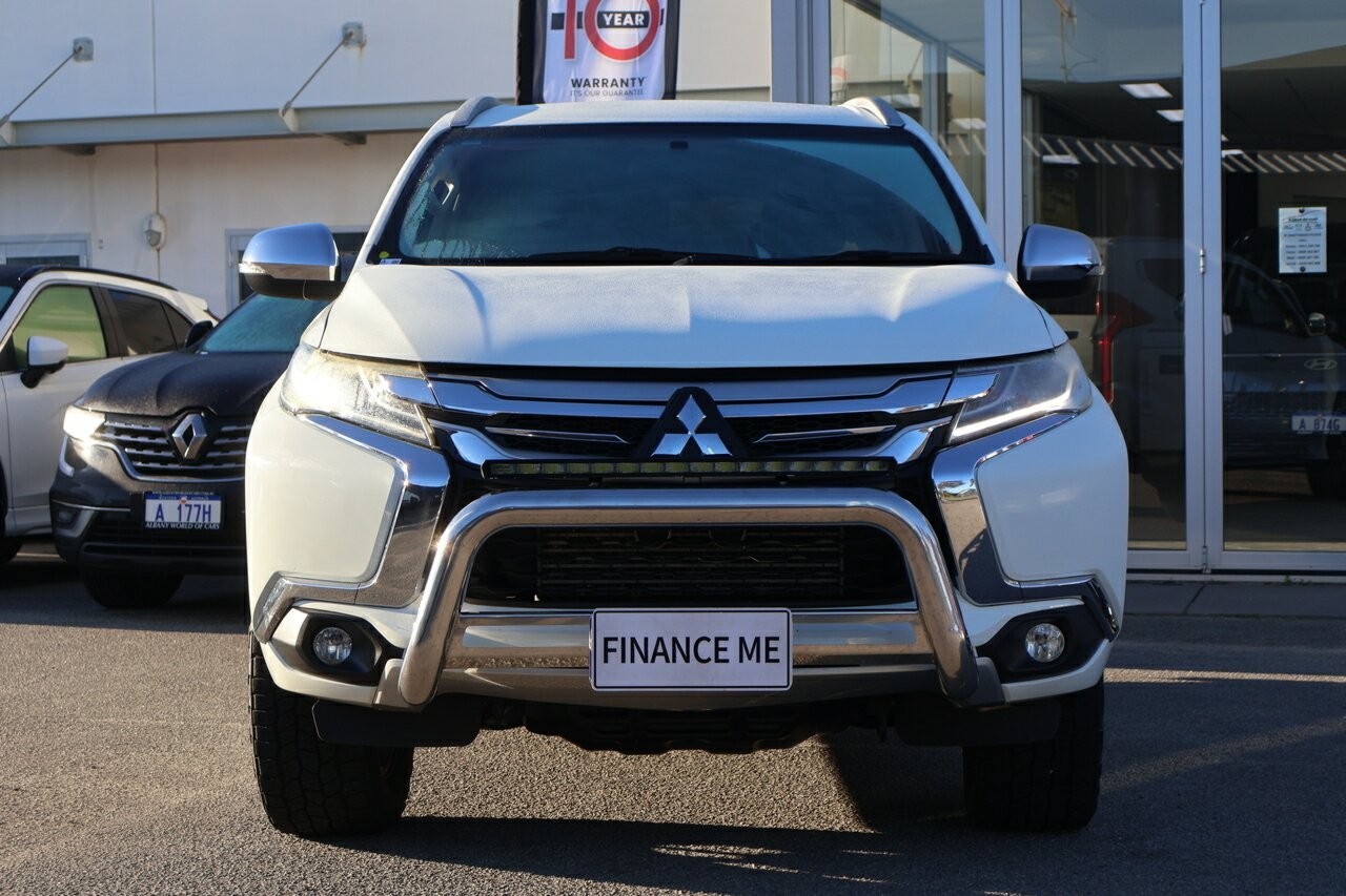 Mitsubishi Pajero Sport image 3