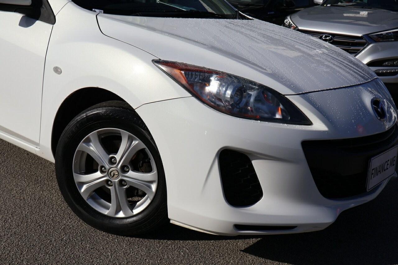 Mazda 3 image 2
