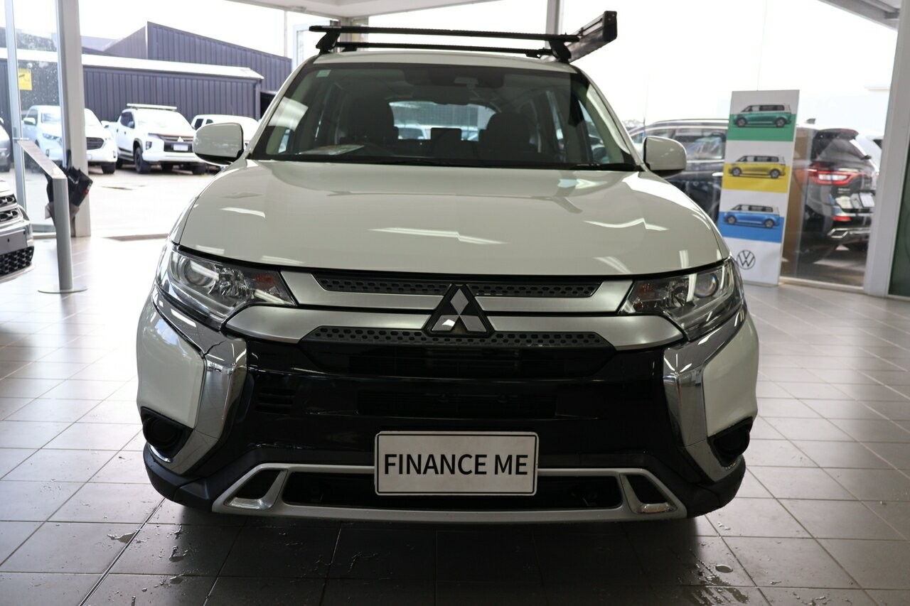 Mitsubishi Outlander image 3