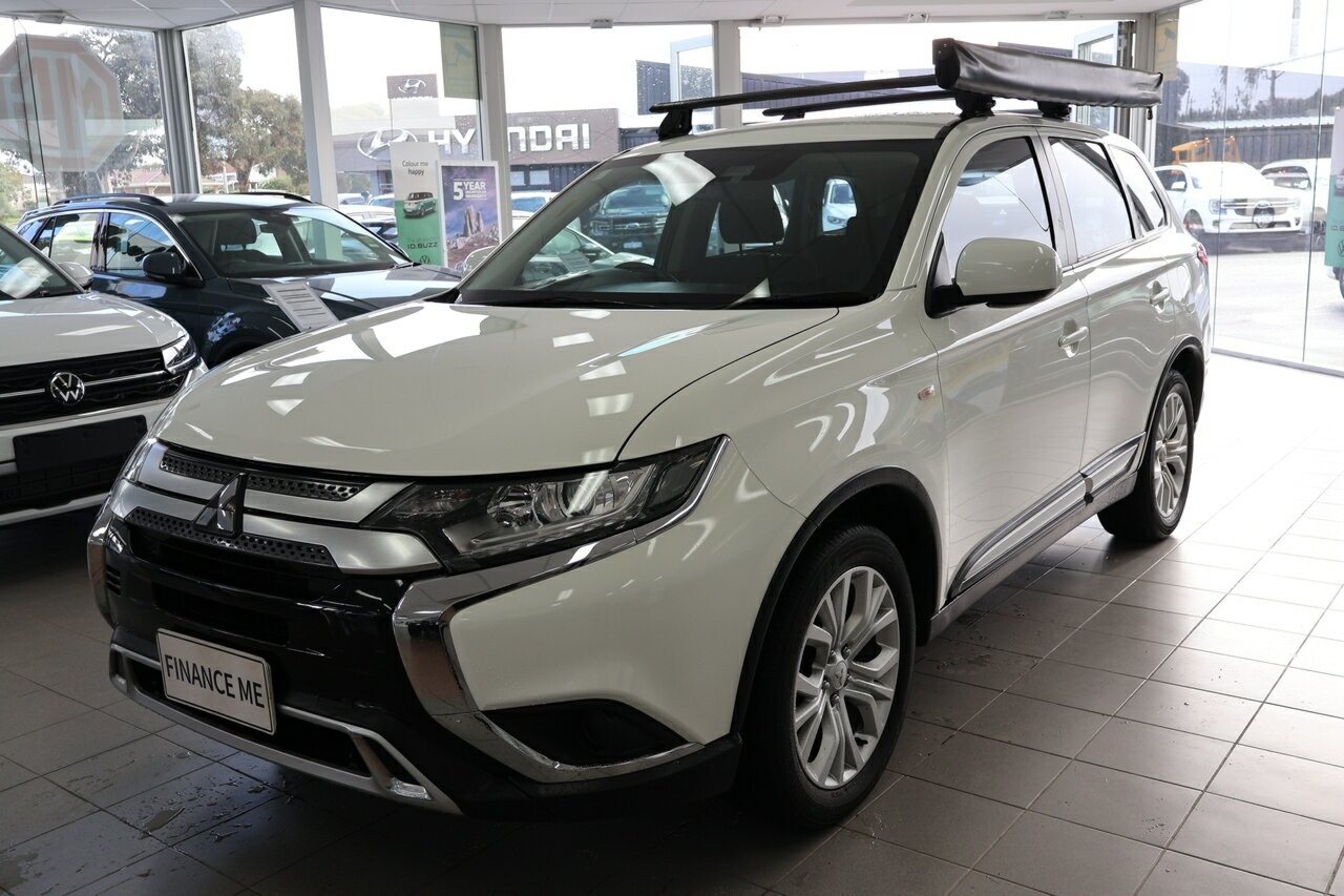 Mitsubishi Outlander image 4