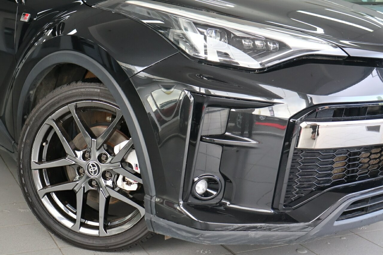 Toyota C-hr image 2