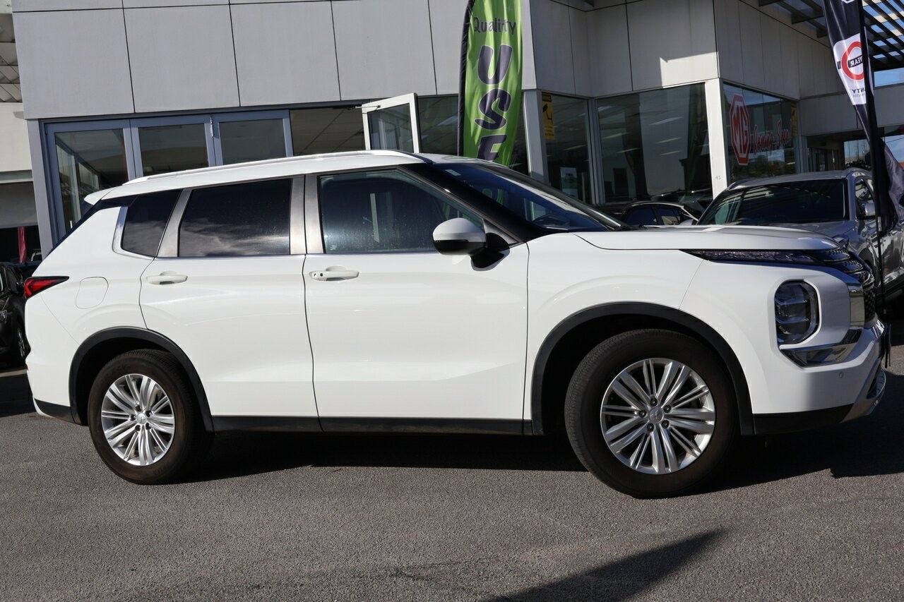 Mitsubishi Outlander image 1
