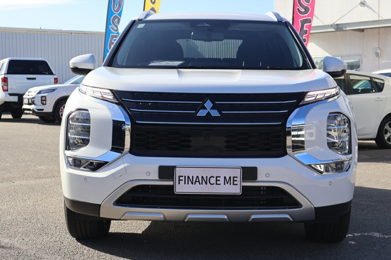 Mitsubishi Outlander image 3
