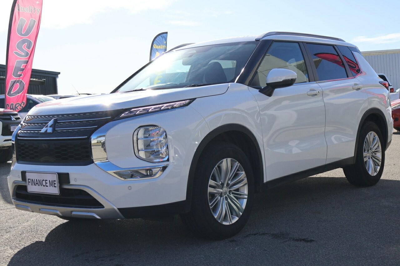 Mitsubishi Outlander image 4