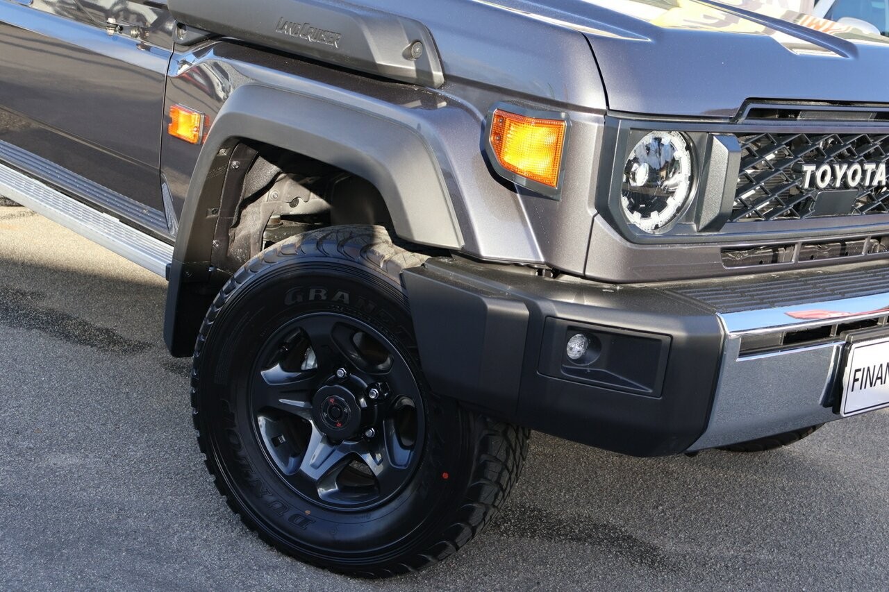 Toyota Landcruiser image 2