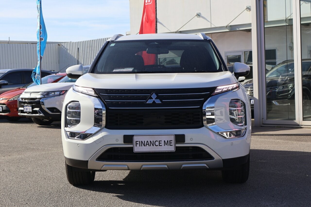 Mitsubishi Outlander image 3