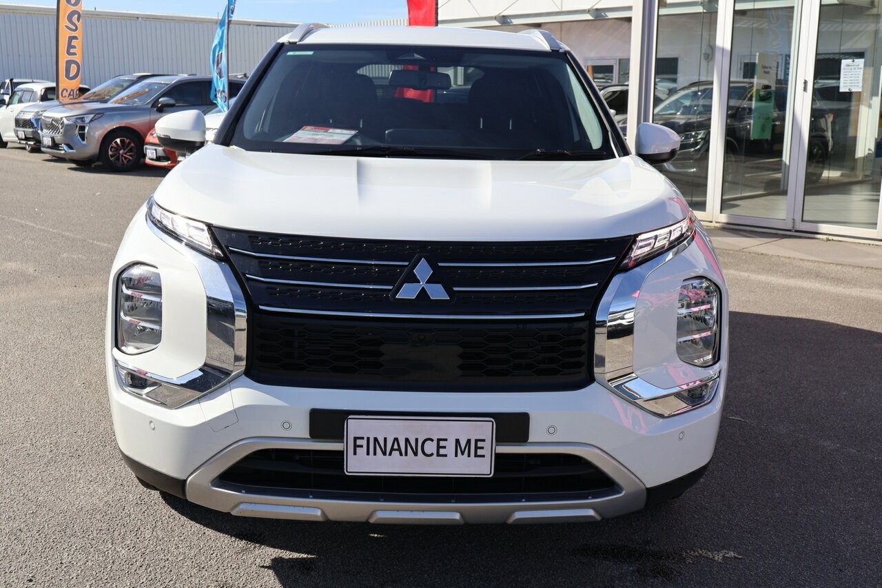 Mitsubishi Outlander image 3