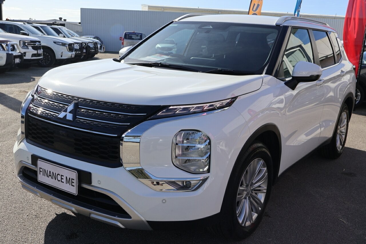 Mitsubishi Outlander image 4