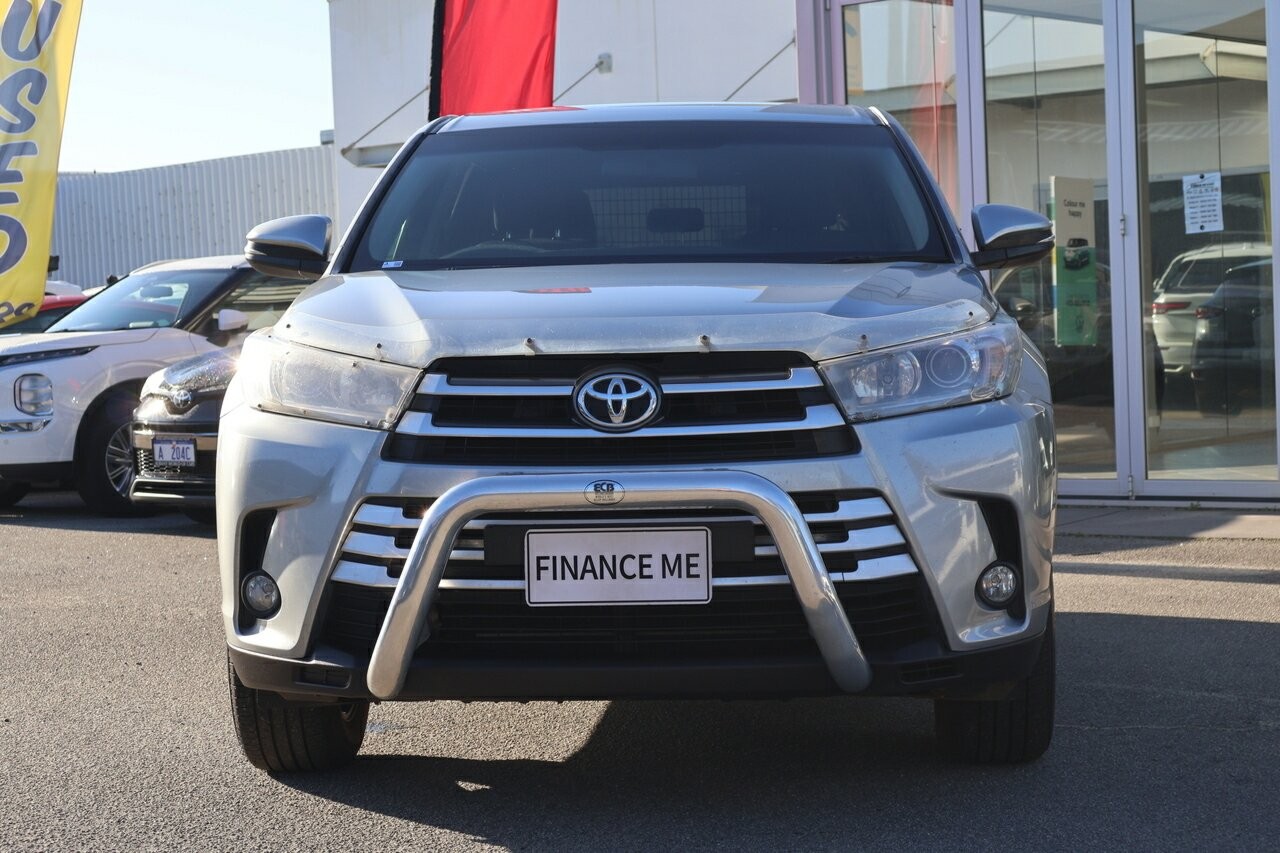 Toyota Kluger image 3