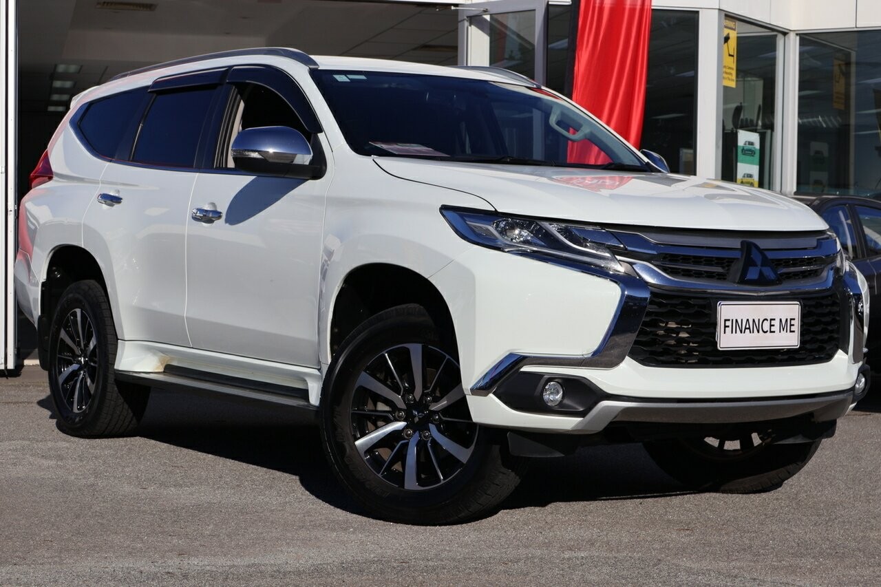 Mitsubishi Pajero Sport image 1