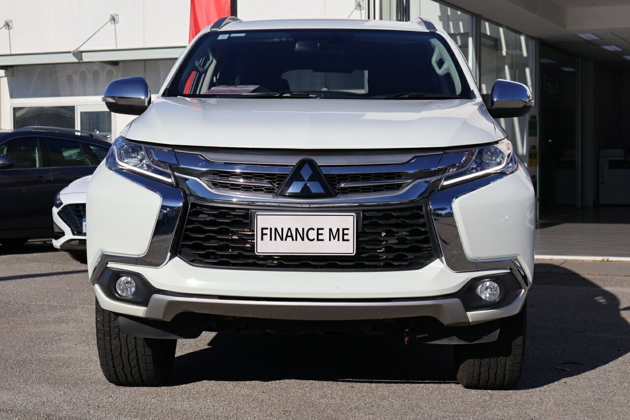 Mitsubishi Pajero Sport image 3