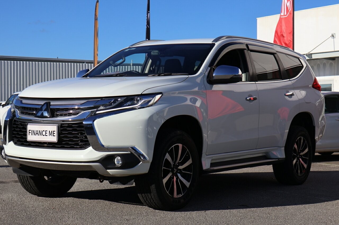 Mitsubishi Pajero Sport image 4
