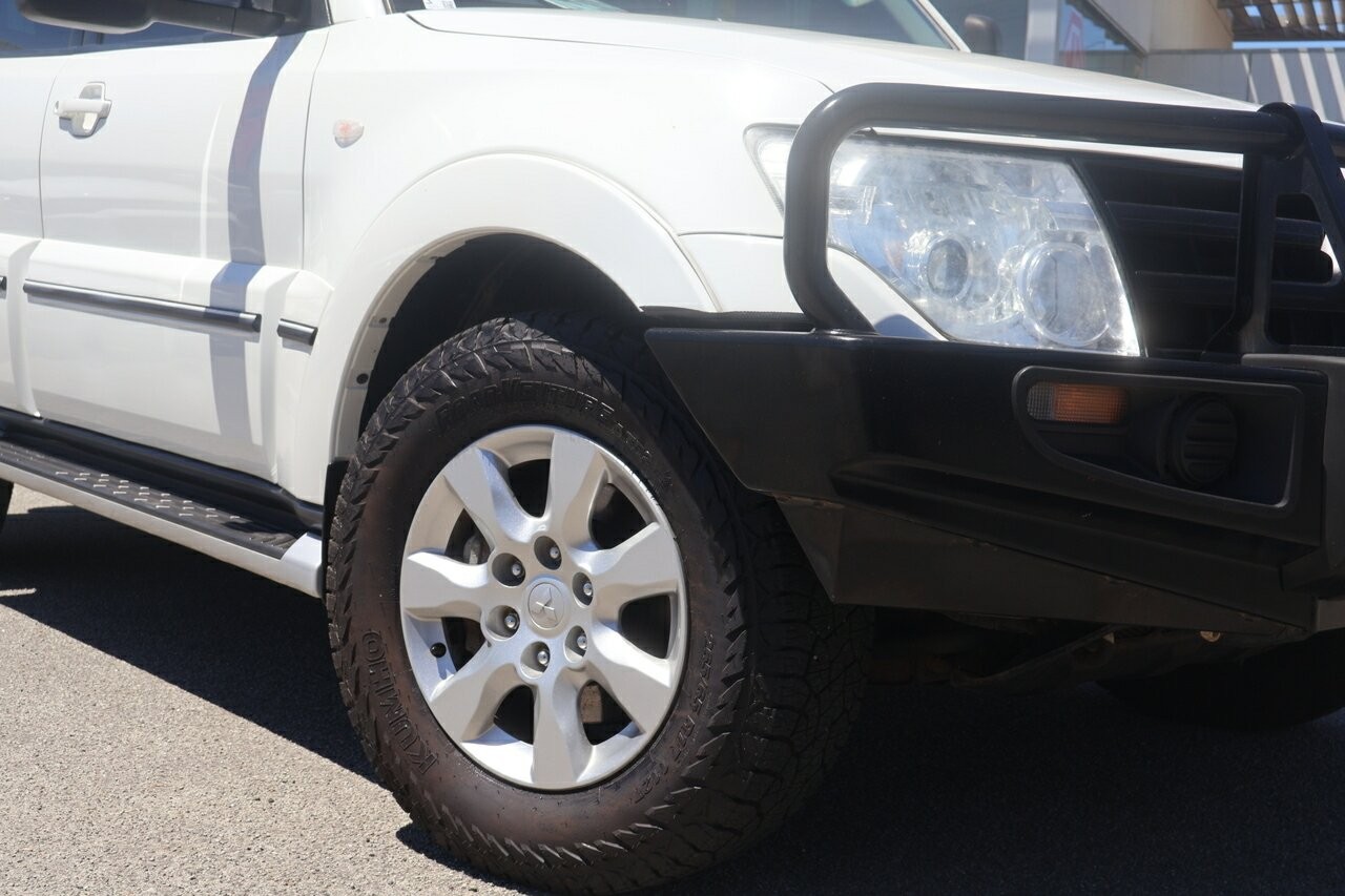 Mitsubishi Pajero image 2