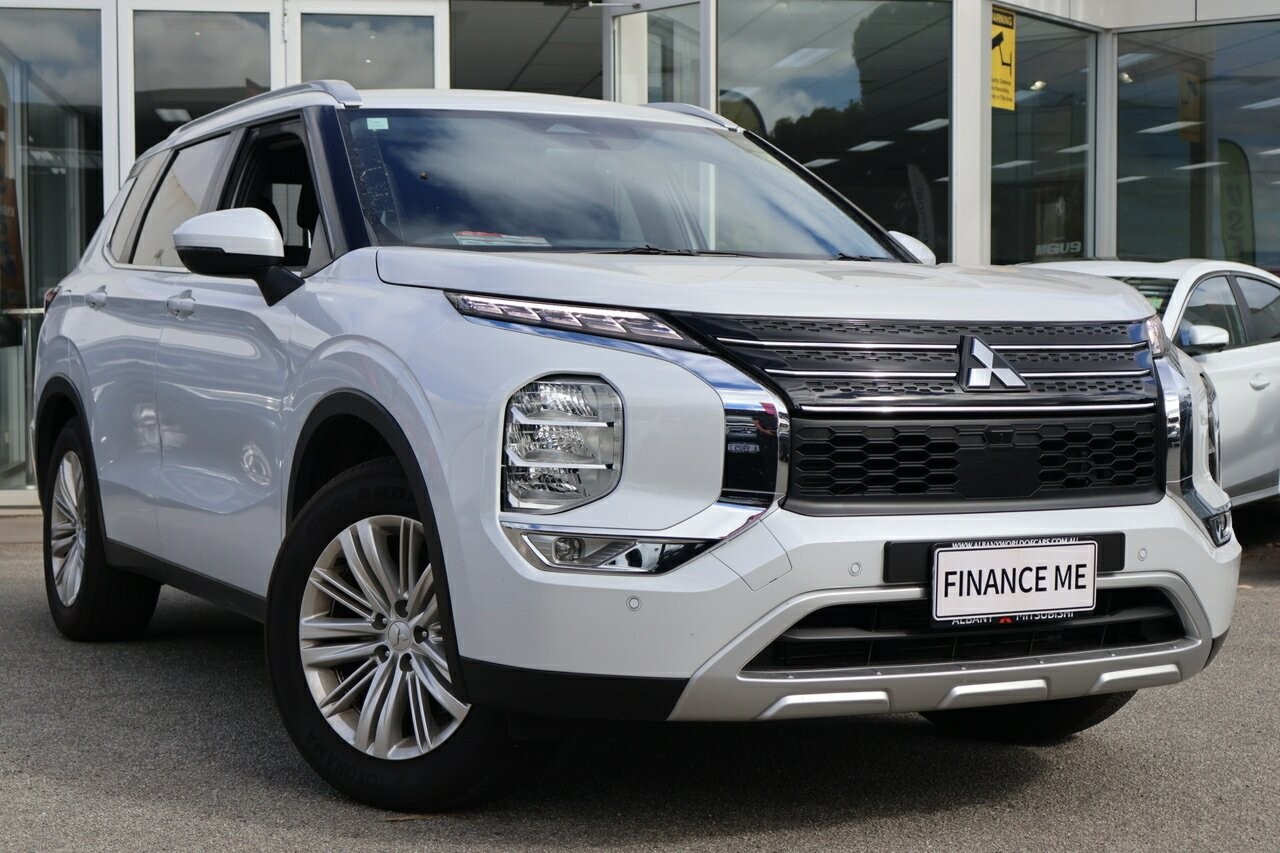 Mitsubishi Outlander image 1