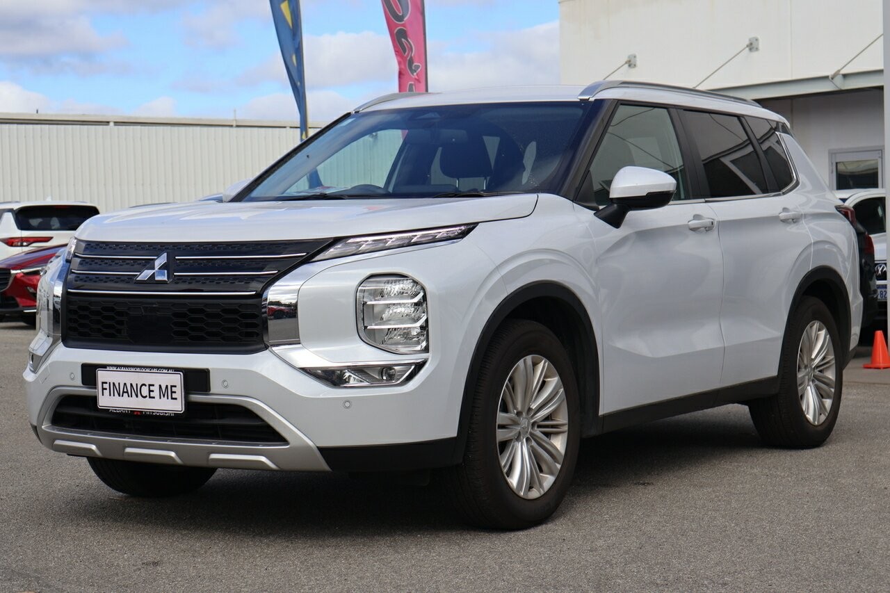 Mitsubishi Outlander image 4