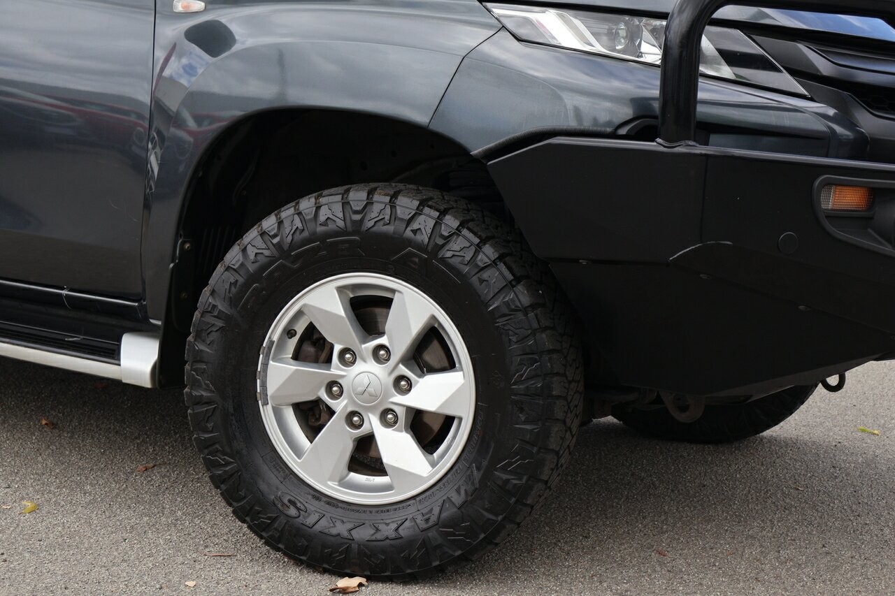 Mitsubishi Triton image 2