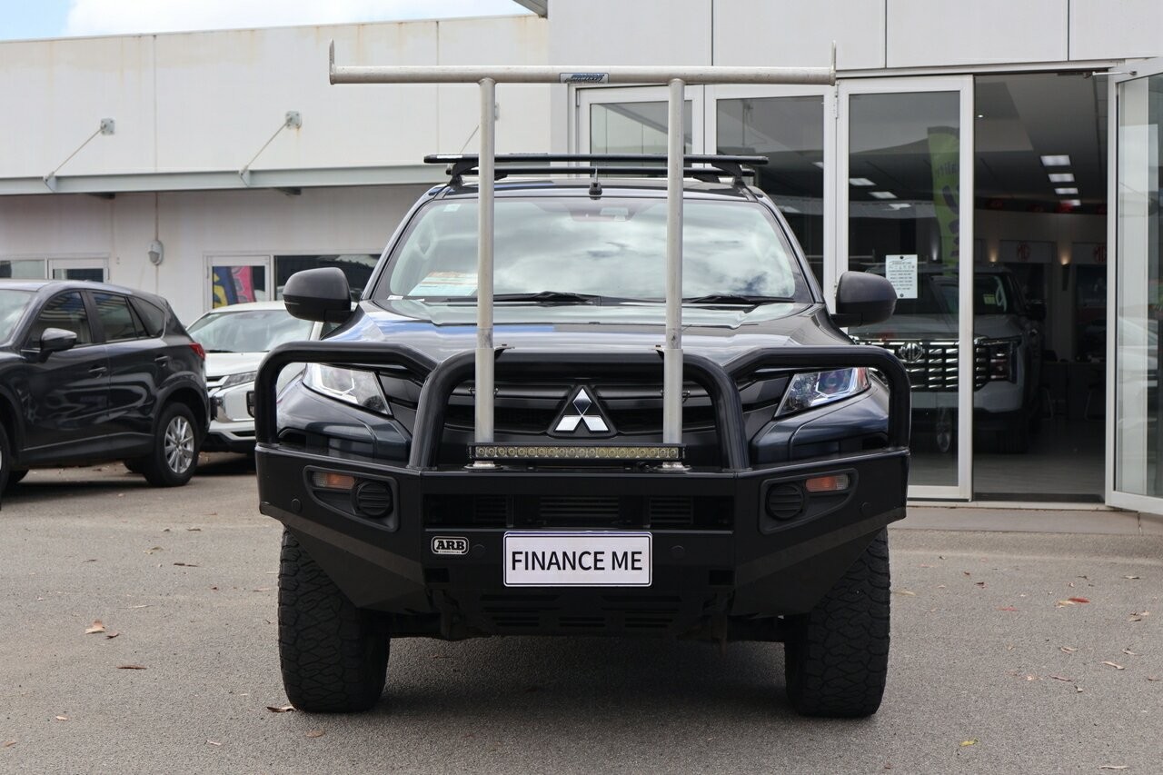 Mitsubishi Triton image 3