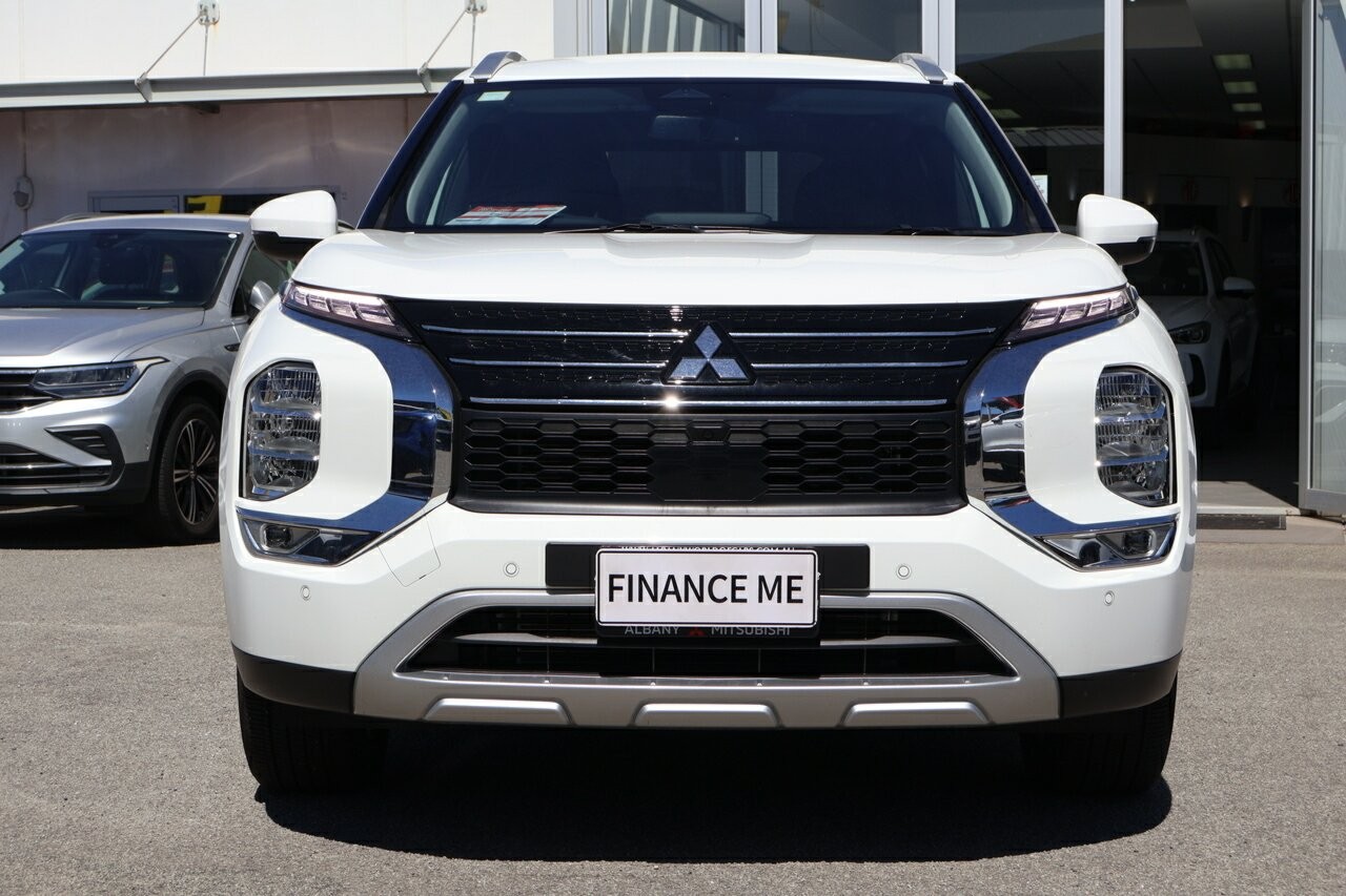 Mitsubishi Outlander image 3