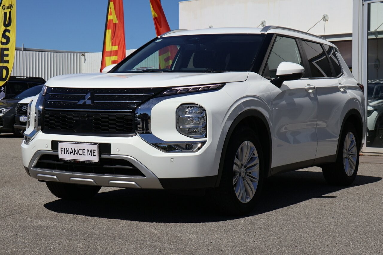 Mitsubishi Outlander image 4