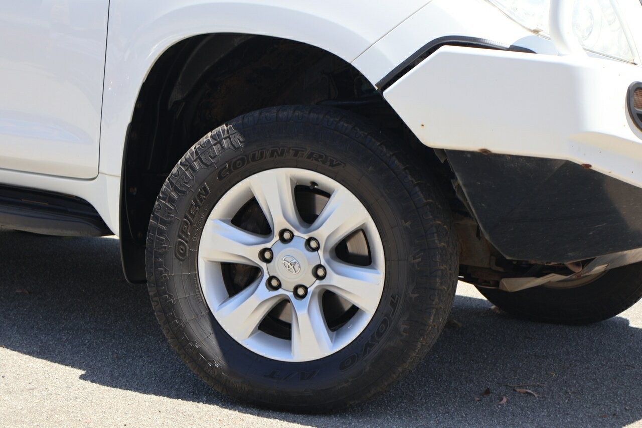 Toyota Landcruiser Prado image 2