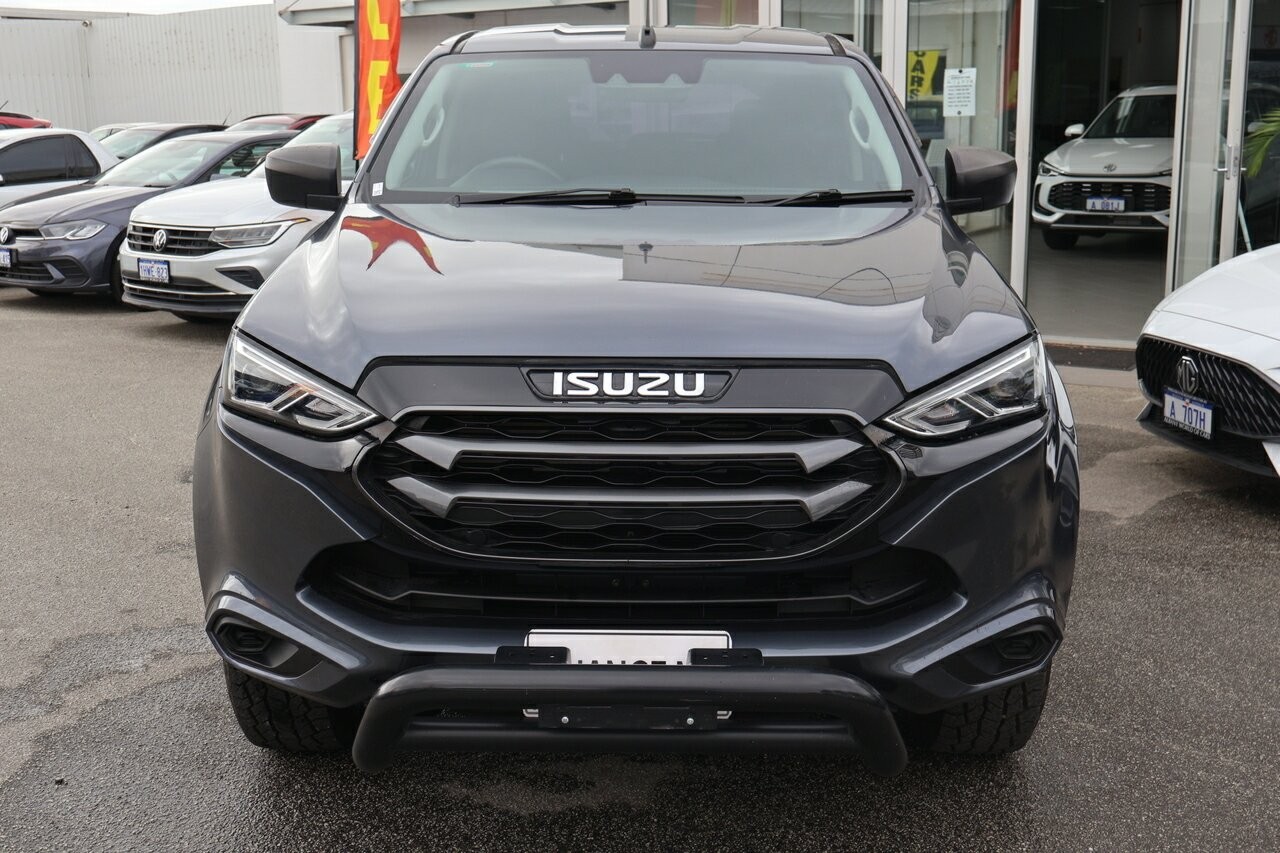 Isuzu Mu-x image 1