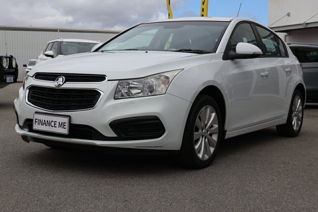 Holden Cruze image 4