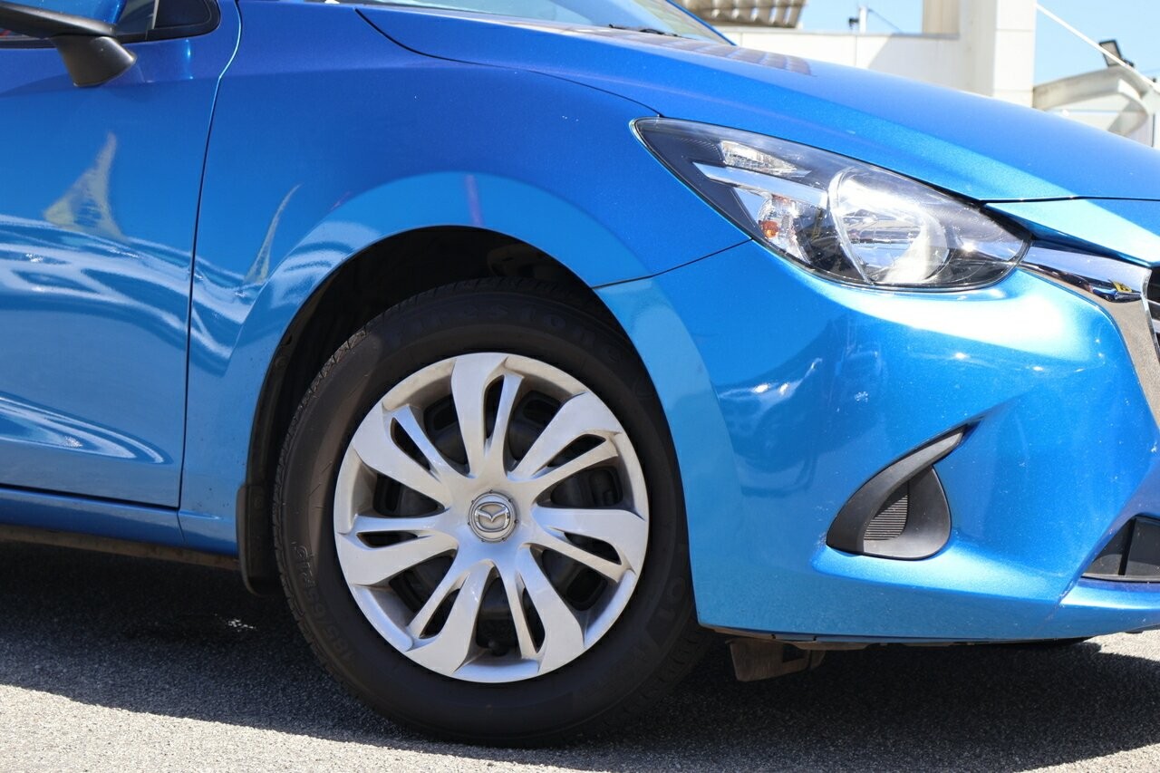 Mazda 2 image 2