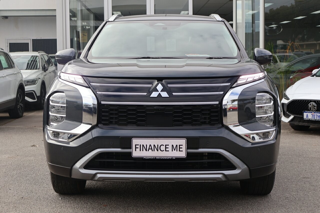 Mitsubishi Outlander image 3