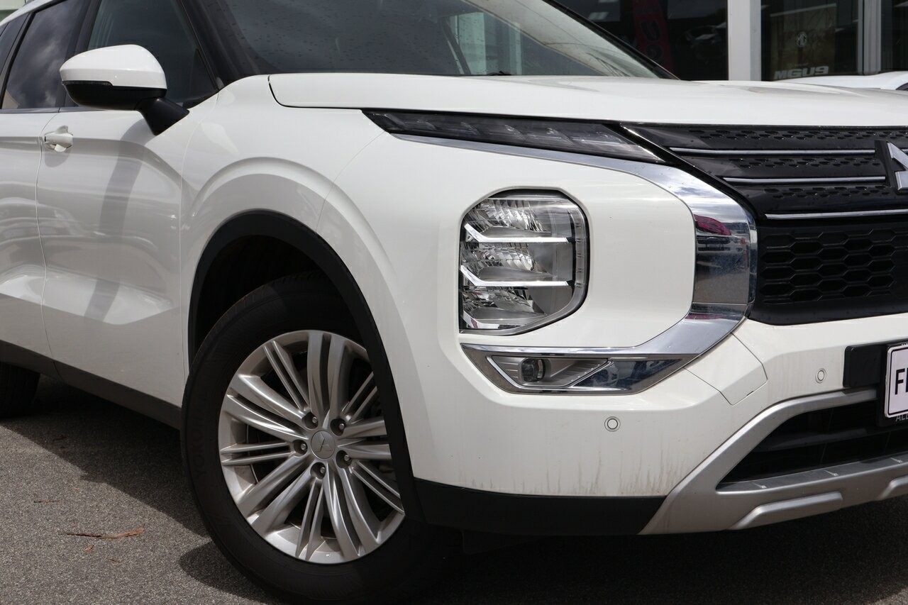 Mitsubishi Outlander image 2