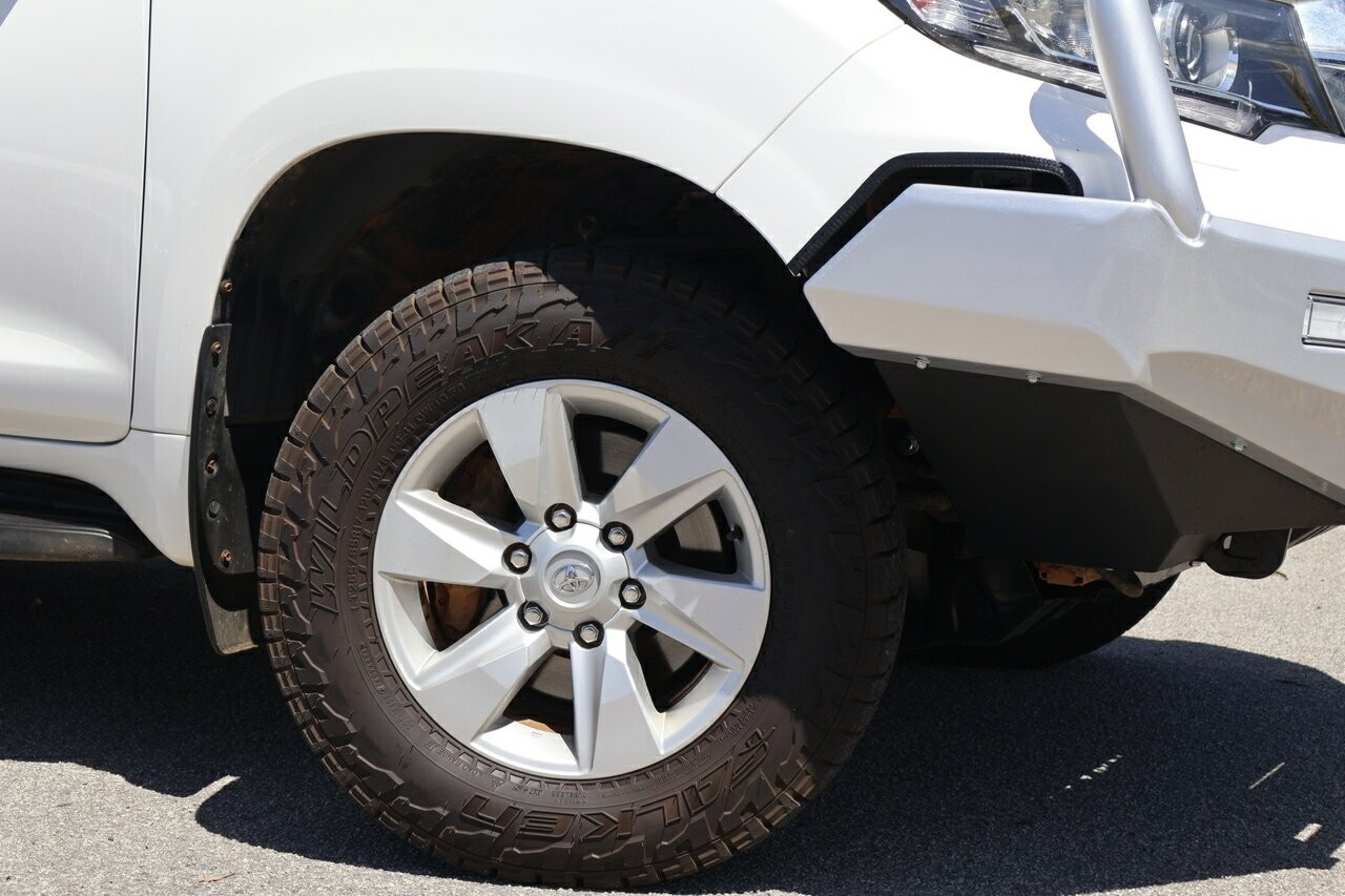 Toyota Landcruiser Prado image 2