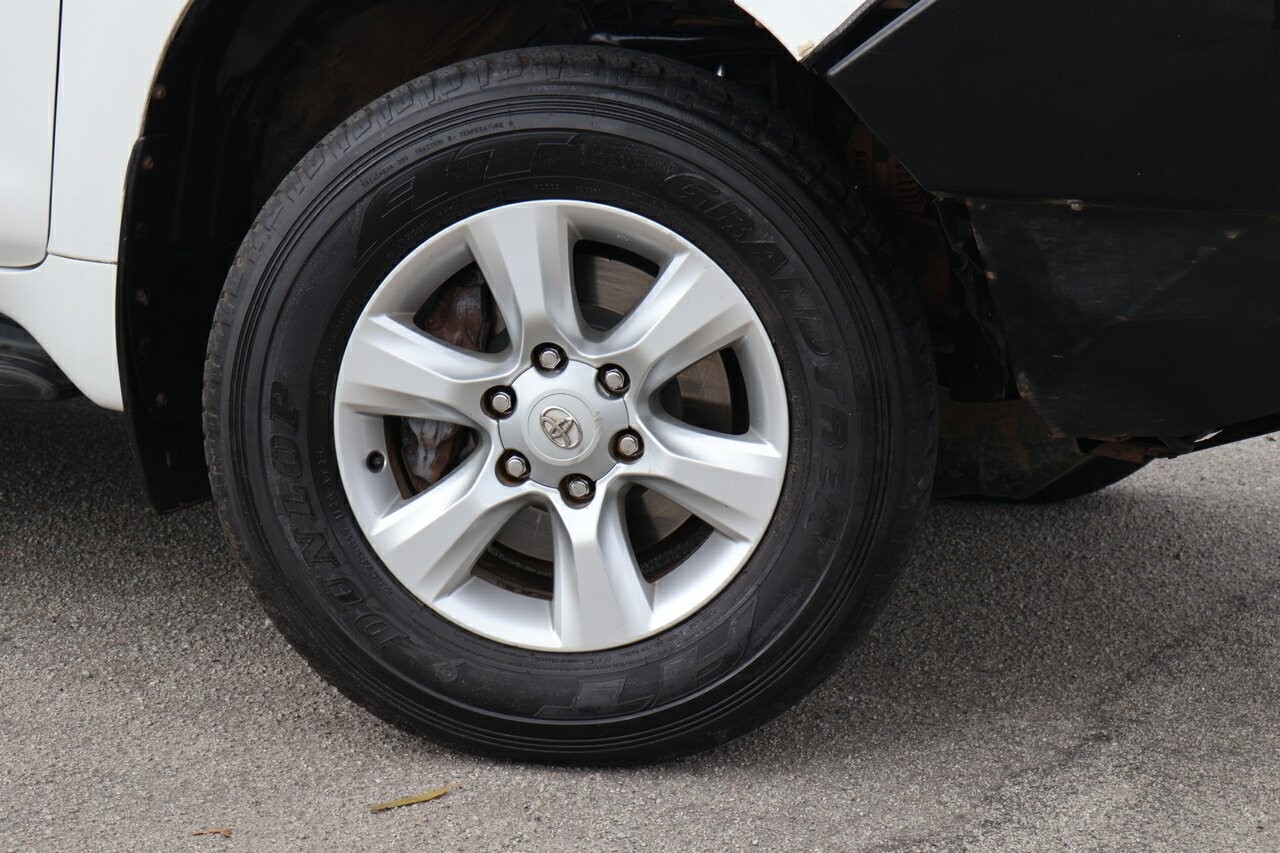 Toyota Landcruiser Prado image 2