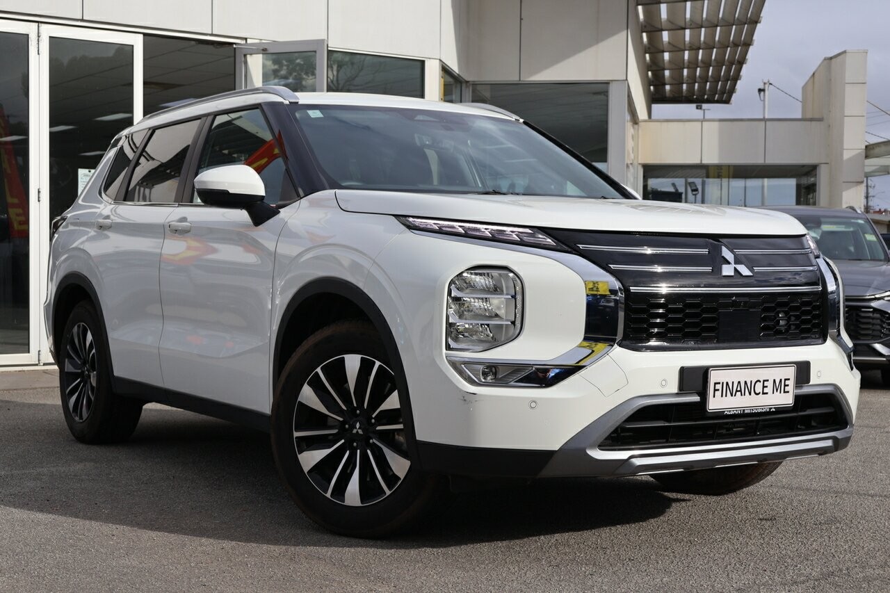 Mitsubishi Outlander image 1