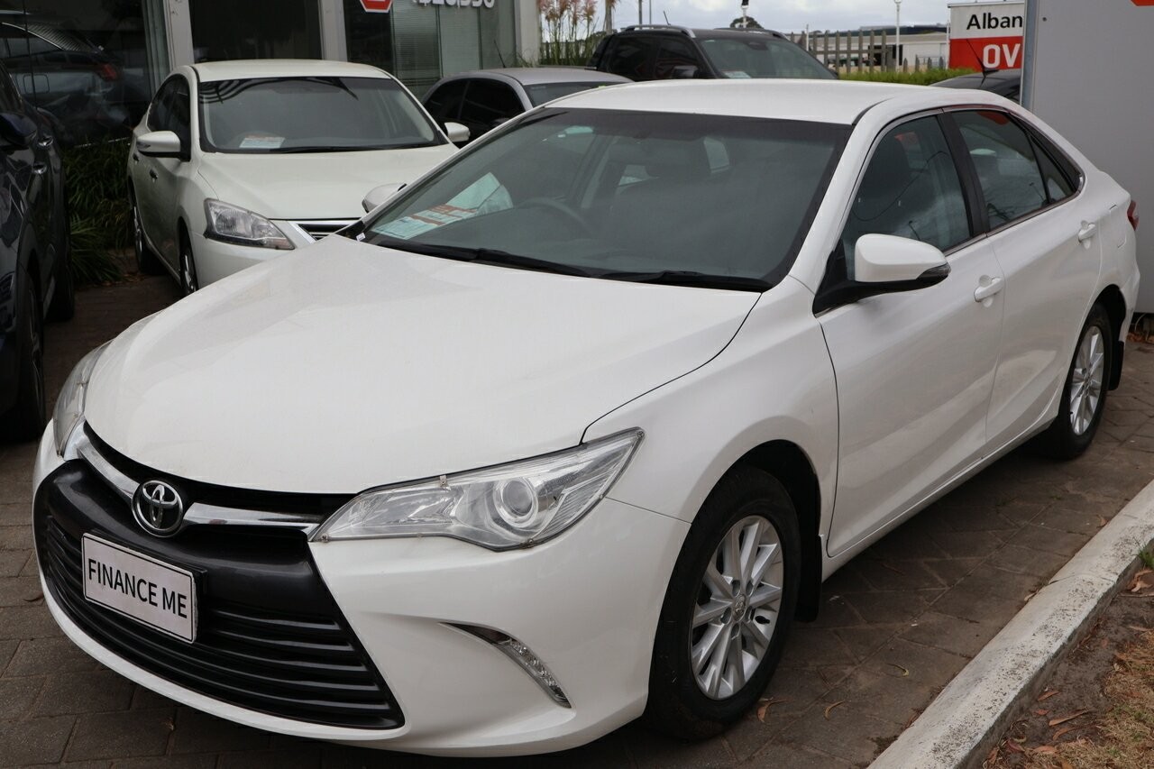 Toyota Camry image 3