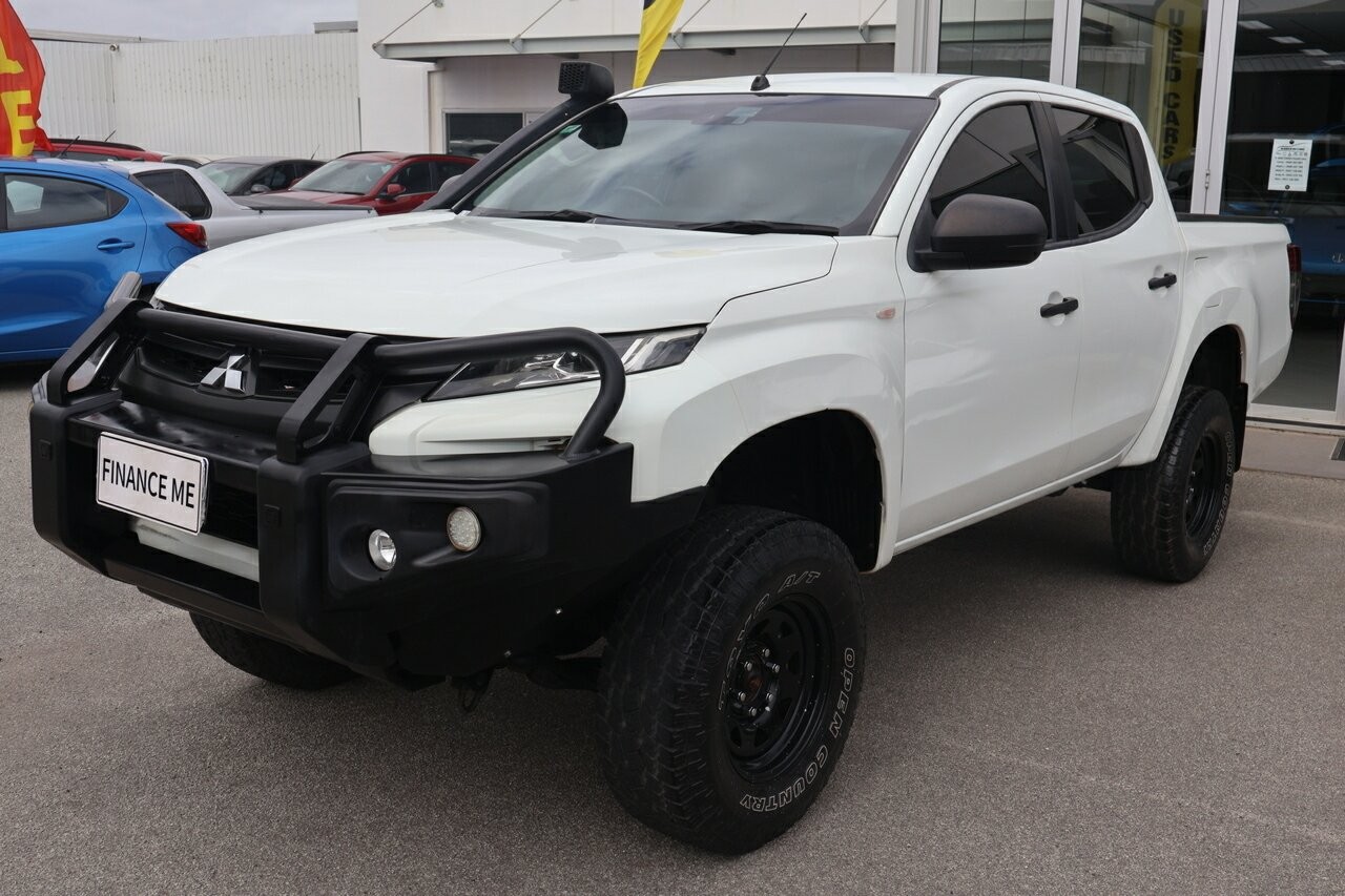 Mitsubishi Triton image 1