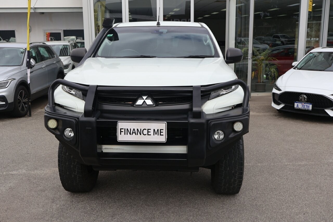 Mitsubishi Triton image 2