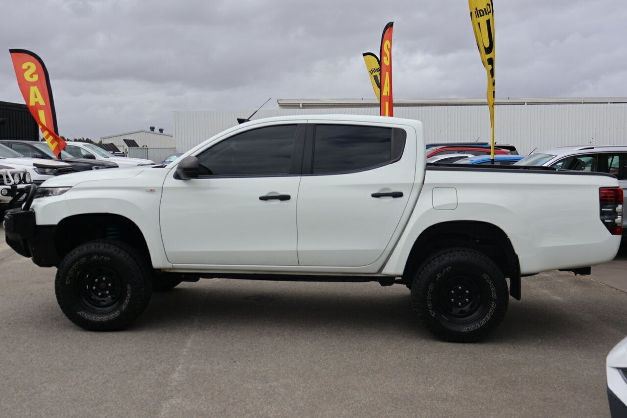 Mitsubishi Triton image 3