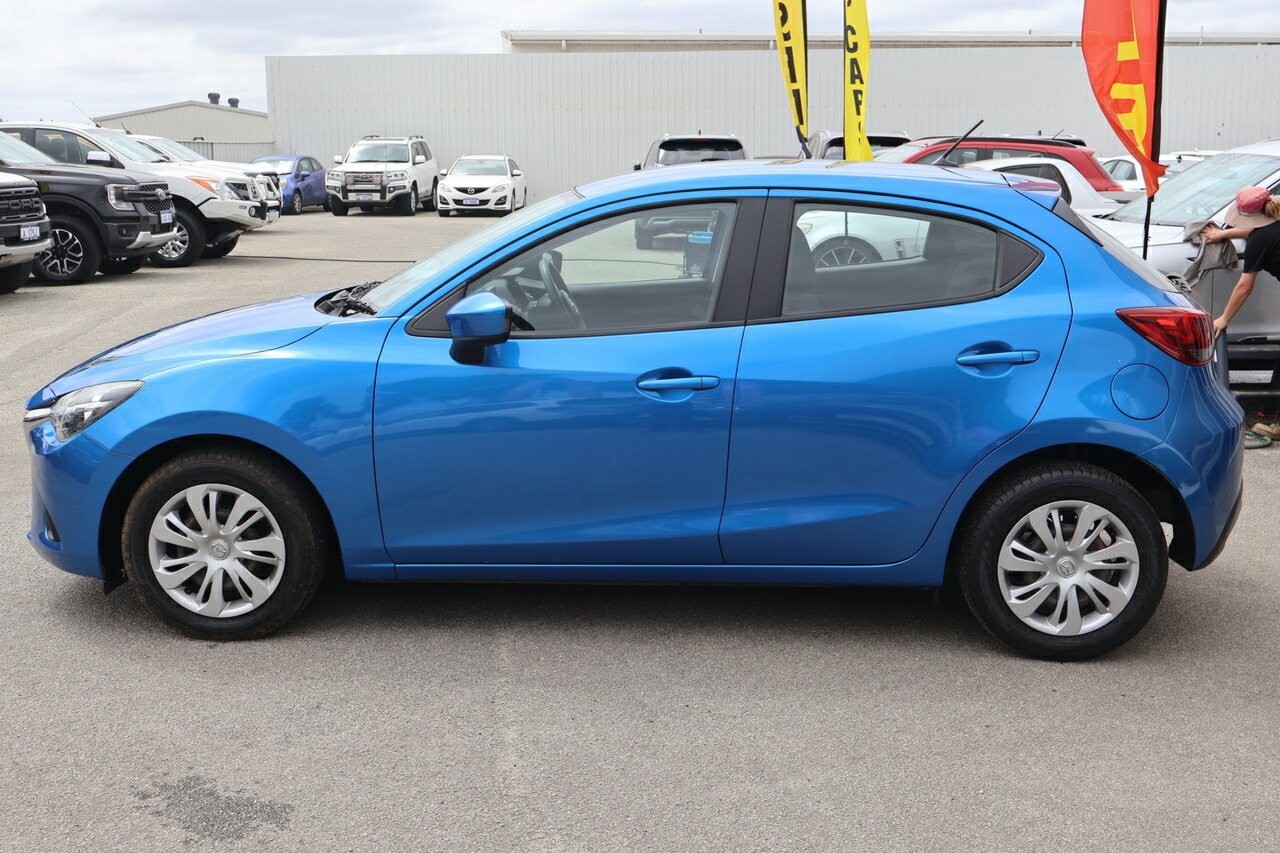 Mazda 2 image 3