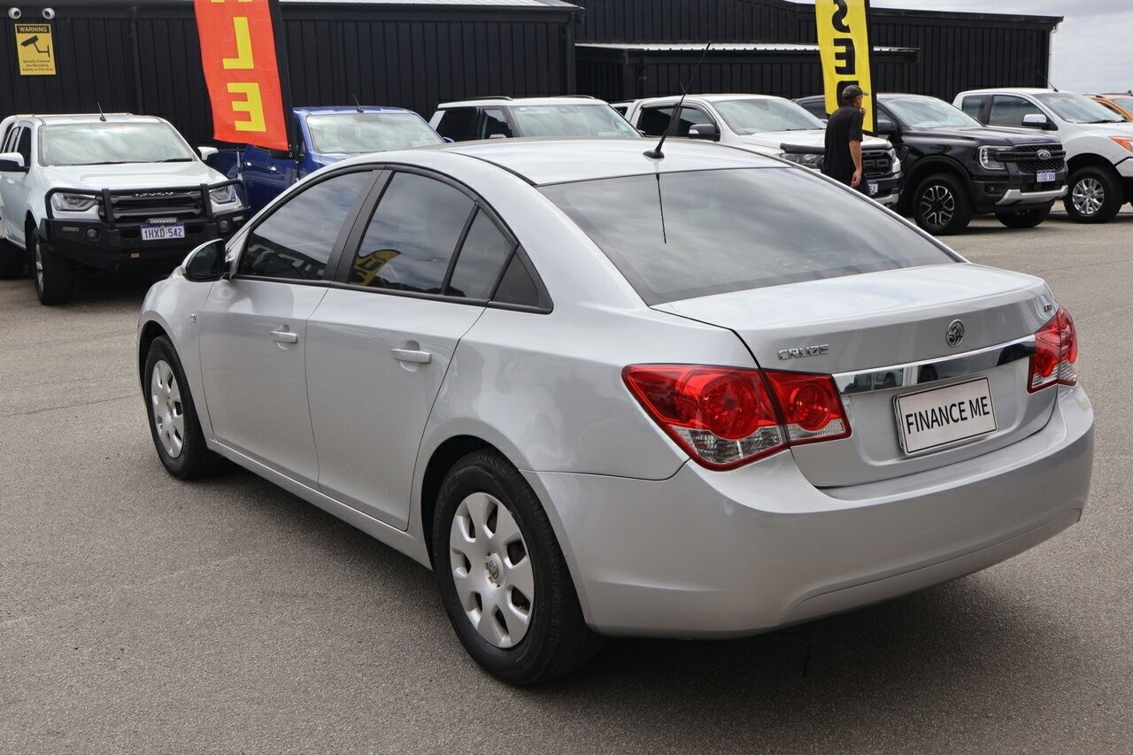 Holden Cruze image 4
