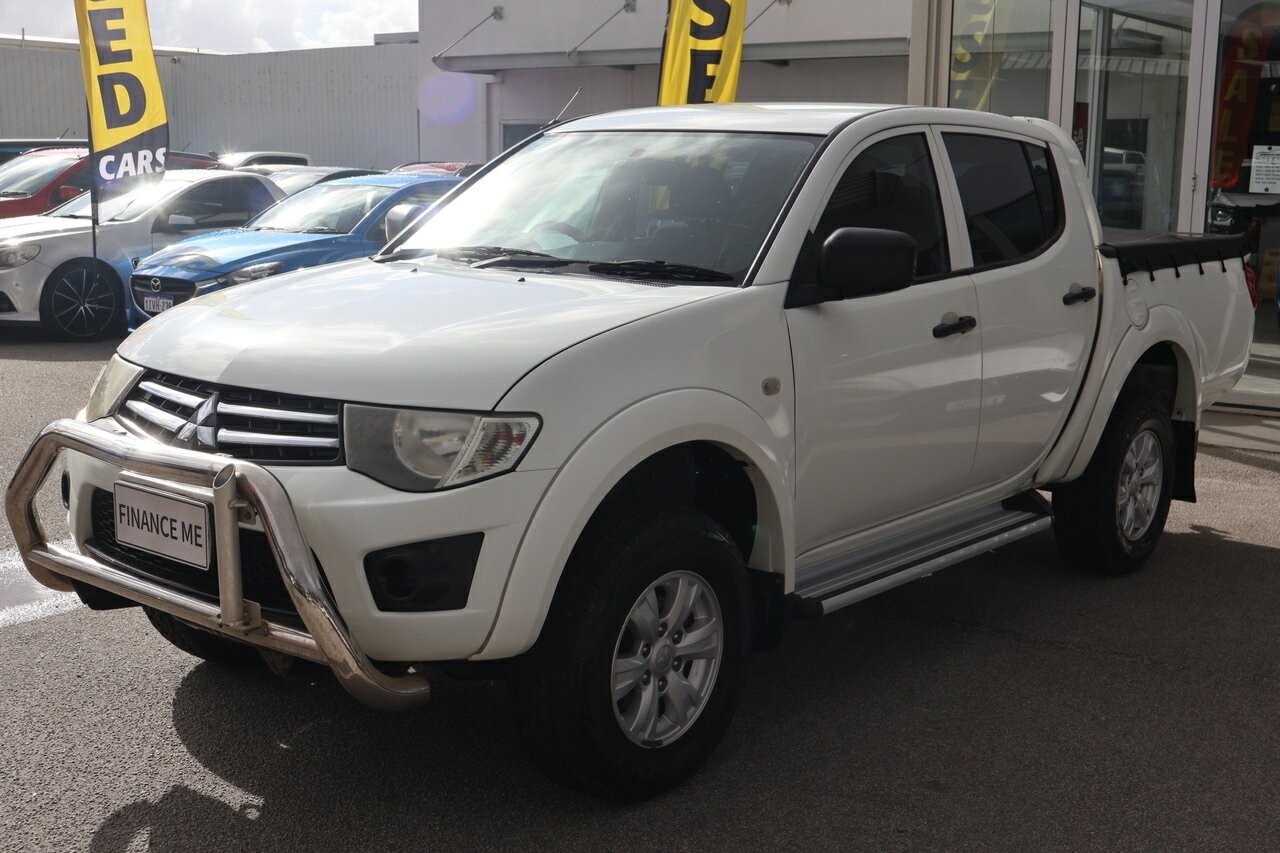 Mitsubishi Triton image 1