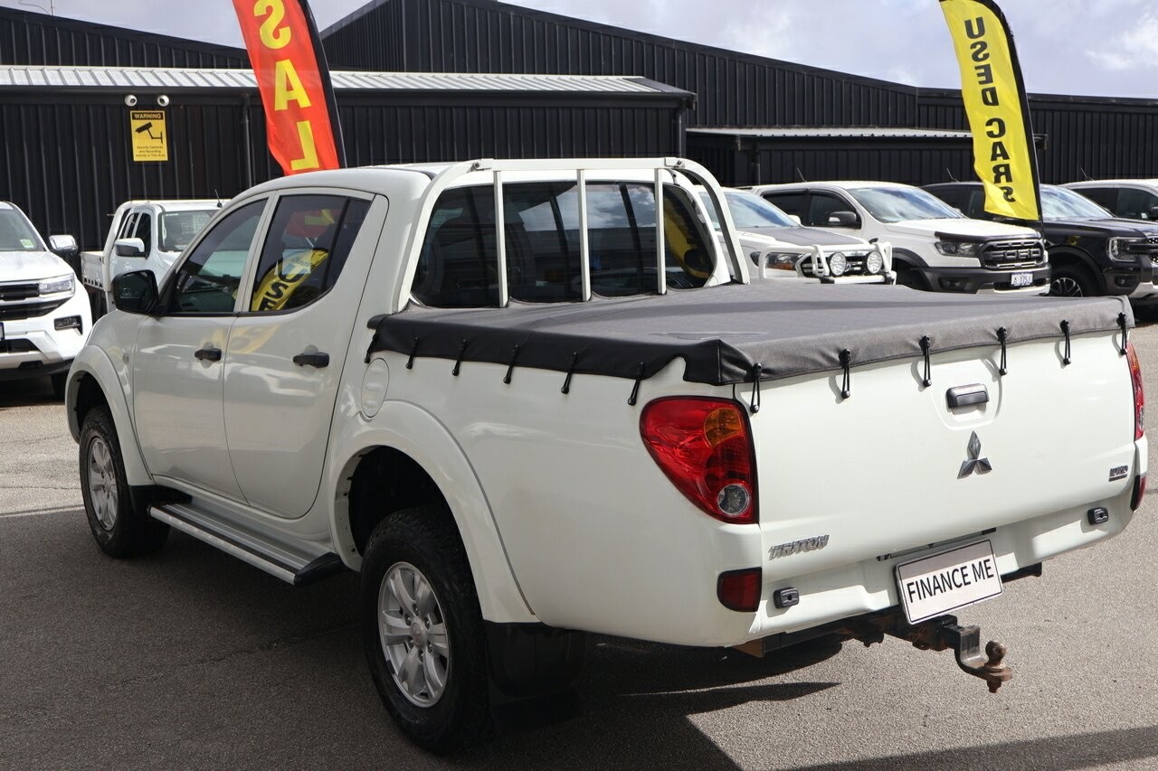 Mitsubishi Triton image 3
