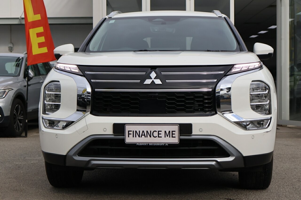 Mitsubishi Outlander image 3