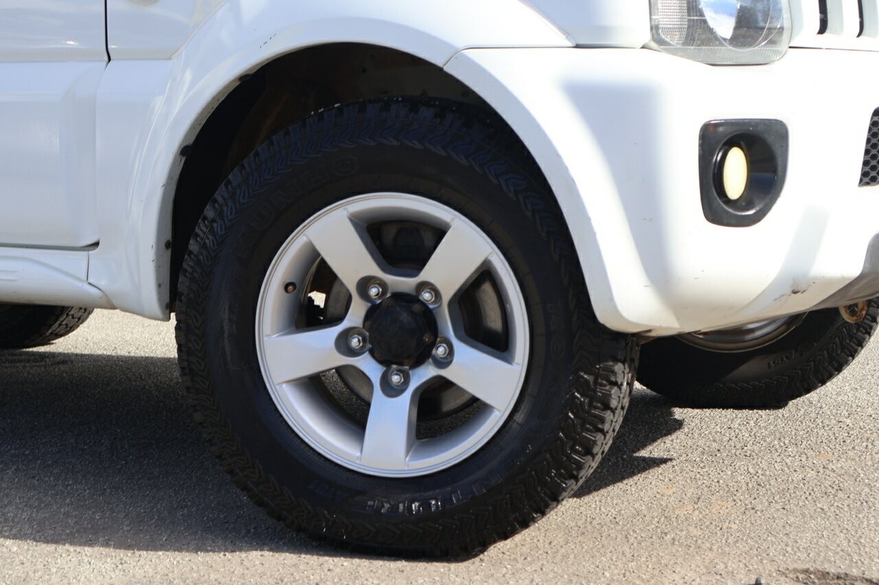 Suzuki Jimny image 2