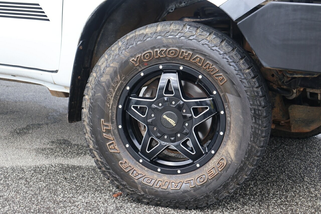 Toyota Hilux image 2