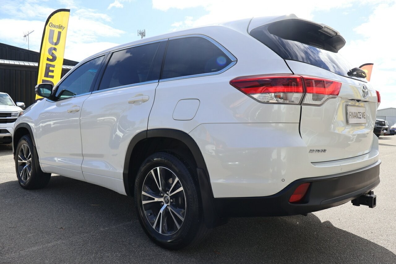 Toyota Kluger image 4