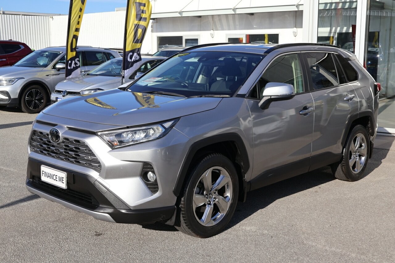 Toyota Rav4 image 2